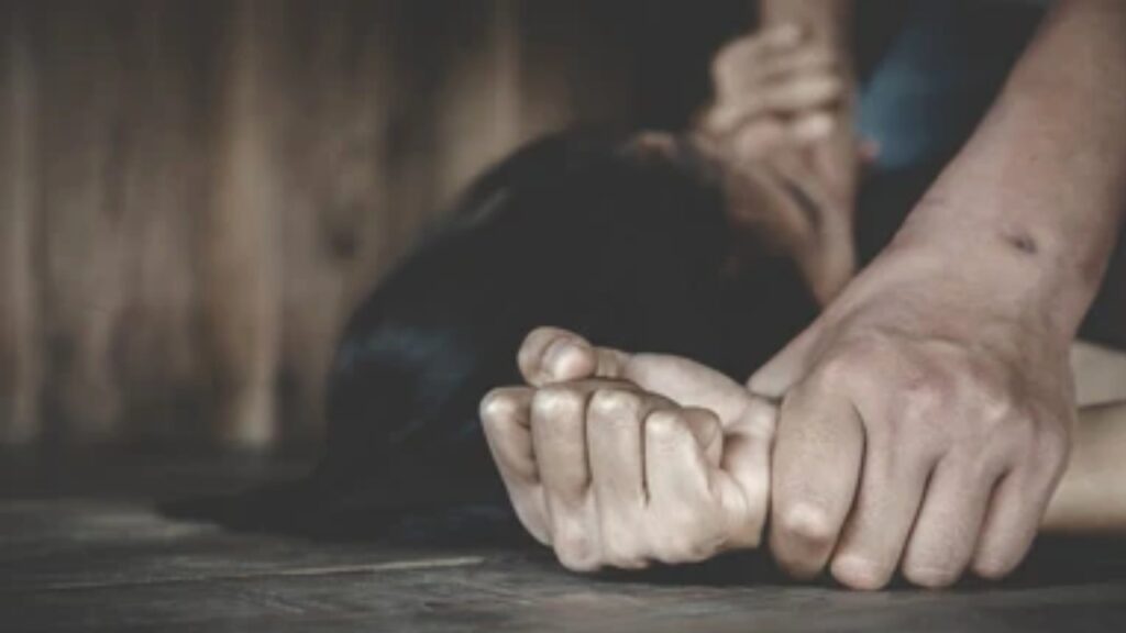 समस्तीपुर में हैवानियत; साढ़े 3 साल की मासूम से 19 साल के वहशी युवक ने किया दुष्कर्म, खून से लथपथ मिली बच्ची 1 1640494264New Project 2021 12 26T101948.782 01