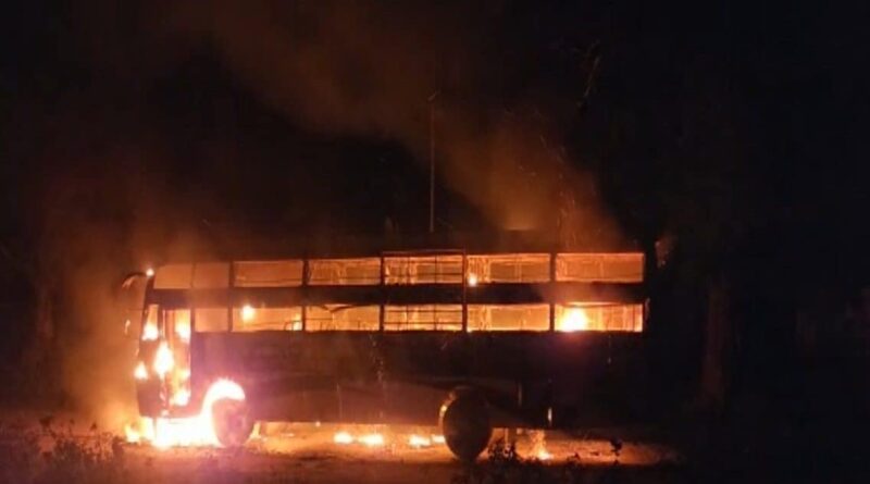 बिहार से कोलकाता जा रही बस ने बाइक सवार दो युवकों को कुचल कर मारा, भीड़ ने लगाई आग 1 1912171 CON IMG 20220918 013630 166346472716x9 1