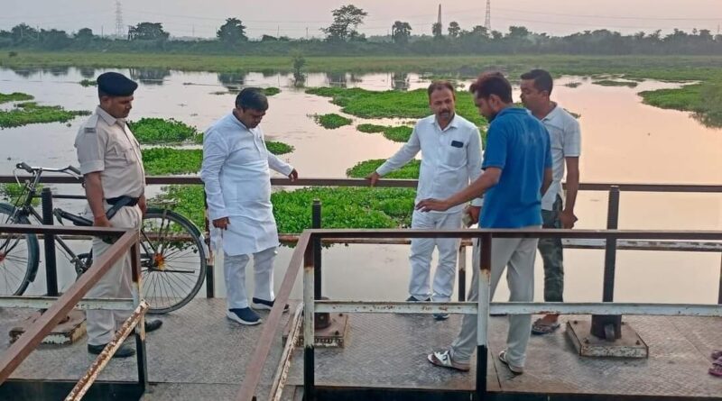 वरुणा पुल के निकट उपद्रवियों ने नून नदी बांध का स्लुइस गेट तोड़ा, पांच सौ एकड़ भूमि जलमग्न 1 FB IMG 1663903163163 01