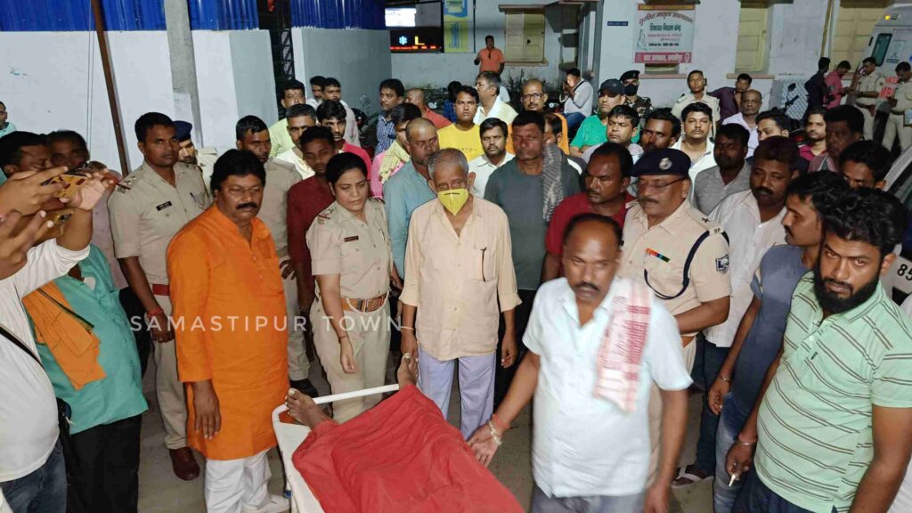समस्तीपुर: गल्ला व्यवसायी के मुंशी को देर शाम अप'राधियों ने लू'टपाट के दौरान मारी थी गो'ली, DMCH ले जाने के क्रम में हुई मौ'त 1 IMG20220927213322 01