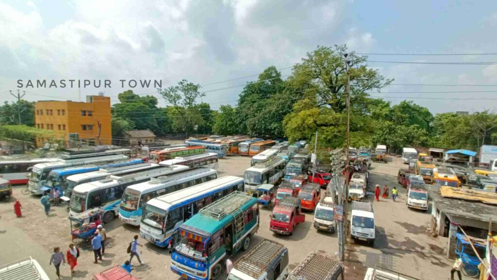 समस्तीपुर कर्पूरी बस स्टैंड में पेयजल की समस्या से यात्रियों को होती हैं परेशानी, जलापूर्ति वाले नलों पर भी दुकानदारों का ही कब्जा 1 IMG20220929113936 01