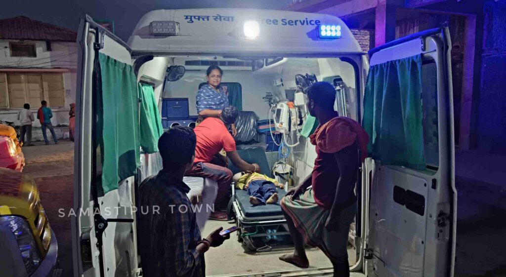 समस्तीपुर: स्कूल से लौटकर घर के दरवाजे के पास खेल रहा था 6 वर्षीय बच्चा, एका-एक शरीर पर गिरा सूखा पेड़, गंभीर स्थिति में रेफर 1 IMG20220929175041 01