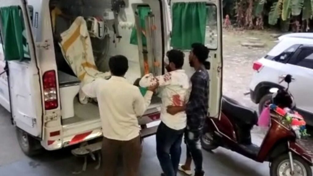 विभूतिपुर में दो बाइकों की टक्कर में दो युवक गंभीर रूप से जख्मी, उच्च स्तरीय इलाज के लिए रेफर 1 Picsart 22 09 19 10 25 06 093