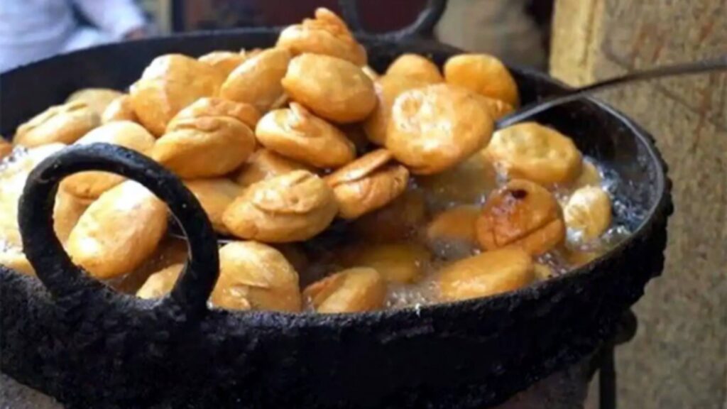 समस्तीपुर: चाय लिट्टी की दुकान में खौलते तेल से भरी कराही में गिरने से महिला झुलसी, स्थिति गंभीर 1 Picsart 22 09 23 21 39 27 837