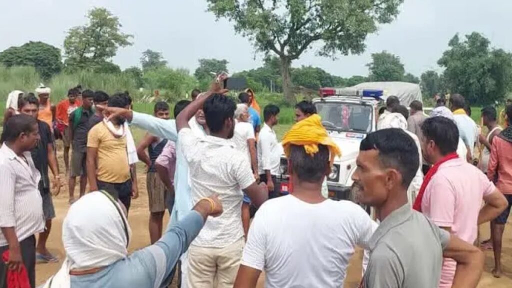 बिहार में बालू माफियाओं के बीच वर्चस्व की जं'ग, सैकड़ों राउंड फा'यरिंग में 4 की मौ'त, कई घा'यल 1 bihar 0 sixteen nine