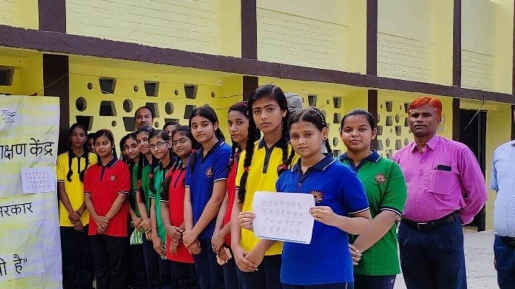 केंद्रीय विद्यालय समस्तीपुर में मनाया गया सांकेतिक भाषा दिवस, बच्चों ने अक्षरों को हाथ के इशारे से किया अभिव्यक्त 1 d71b4251 a1ed 46c9 9b06 7f55098c6ab1 1664023569466 01