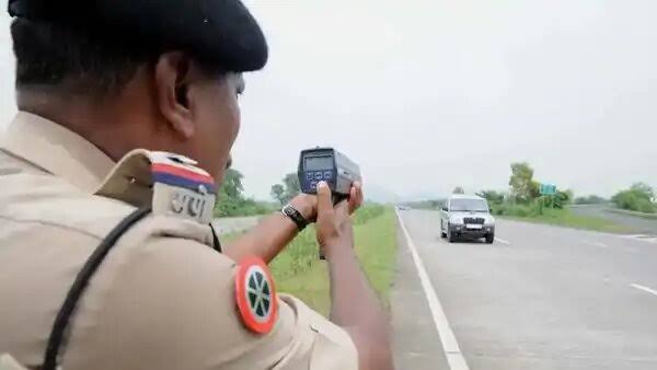 बिहार में गाड़ियों के रफ्तार पर लगेगी लगाम, स्पीड रडार गन का होगा इस्तेमाल, अध्ययन करने यूपी जा रही टीम 1 images 10