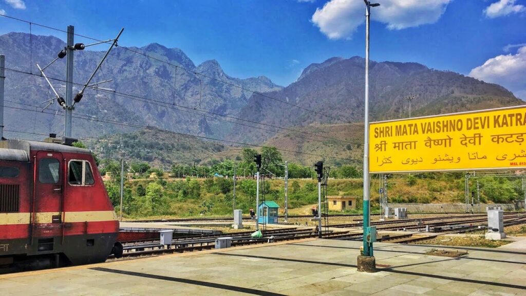बिहार से वैष्णो देवी व विंध्याचल जाने वाली ट्रेनों की सीटें फुल, लंबी हुई वेटिंग लिस्ट 1 maxresdefault1 01 1