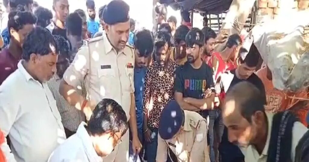 1996447 CON मामले को लेकर परिजनों से पूछताछ करती अमरपुर पुलिस 1 166529744416x9 1