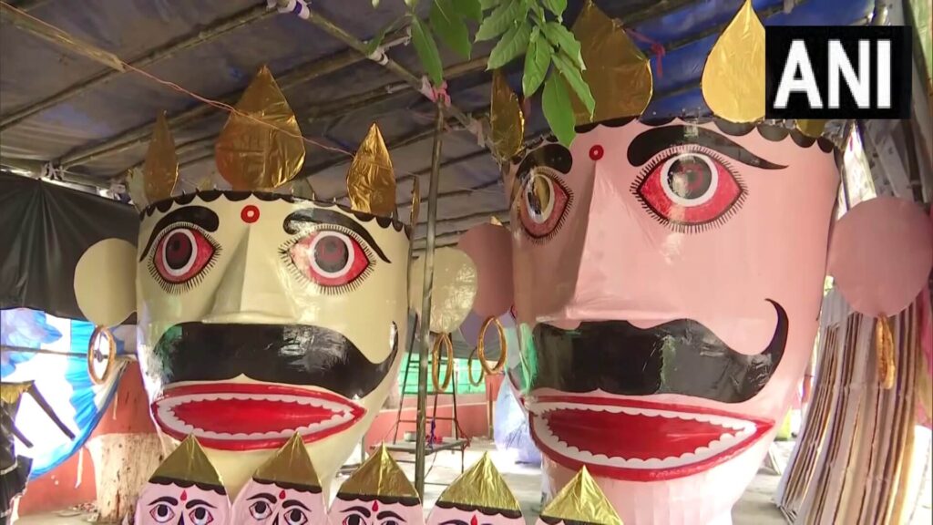 पटना के गांधी मैदान में बारिश होने पर भी धू-धूकर जलेगा 70 फीट का दशानन; पुतलों पर प्लास्टिक वार्निश, दो तल की होगी लंका 1 20221005 061005