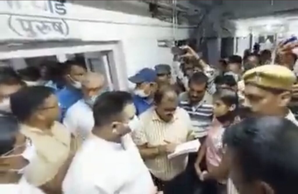 फिर आधी रात में अचानक पीएमसीएच पहुंच गए तेजस्वी यादव, व्यवस्था देख हुए हैरान 1 20221014 100501