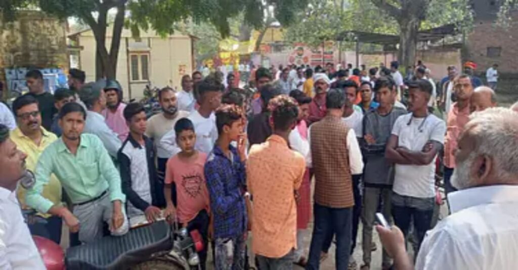 बिहार: पूर्व मुखिया पर अंधाधुंध फायरिंग, विधानसभा अध्यक्ष के बताये जा रहे करीबी, हालत गंभीर 1 20221031 112917