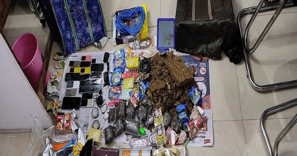 बिहार के सबसे बड़े जेल में कैदियों की करतूत, कोर्ट से पेशी के बाद लौटते समय मिले 19 मोबाइल, और गांजा 1 2049245 EMP IMG 20221021 WA0056 166640109816x9 1