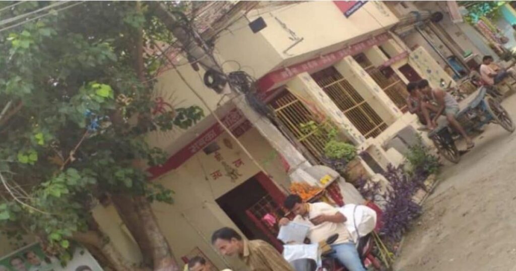 पटना नगर निगम के 2 इंस्पेक्टर समेत 4 कर्मचारी शराब पार्टी करते गिरफ्तार, कुछ महीने पहले ली थी नहीं पीने की शपथ 1 Patna Nagar Nigam Employee Arrested 166507645516x9 1