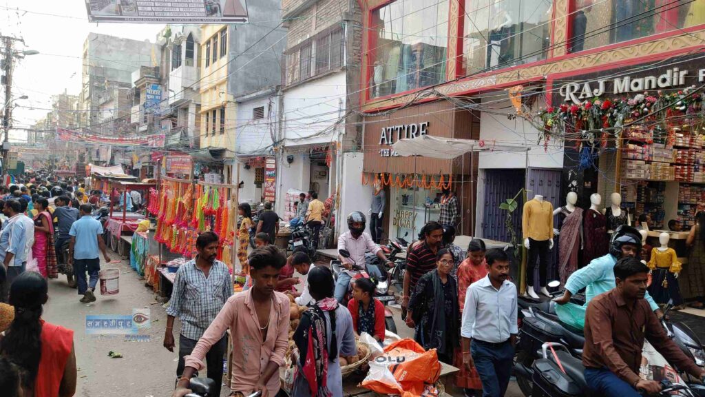 छठ महापर्व को लेकर शहर में सजी फल व प्रसाद की दुकानें, मारवाड़ी बाजार समेत इस मार्ग का रूट हुआ डायवर्ट... 1 Picsart 22 10 26 18 34 25 275