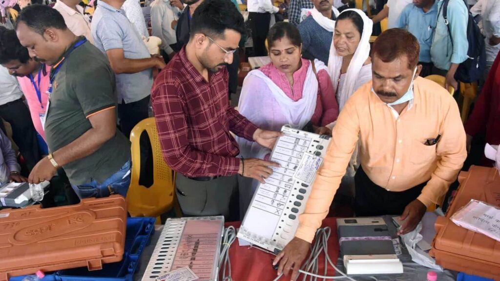समस्तीपुर नगर निकाय चुनाव : मेयर, डिप्टी मेयर व वार्ड पार्षद की मतगणना होगी अलग-अलग, प्रशासनिक तैयारियां शुरू 1 Voting election commission 1659001469563 1659001469861 1659001469861 01