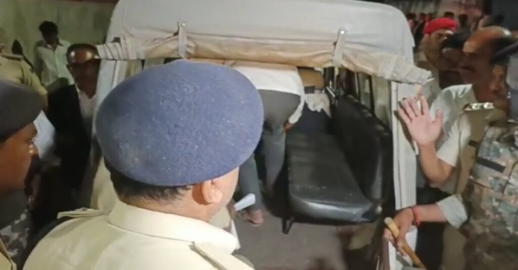बिहार: सुनवाई के दौरान वकील ने जज पर तान दी पिस्टल ! पुलिस पहुंची तो जाना पड़ा हवालात 1 20221103 075932