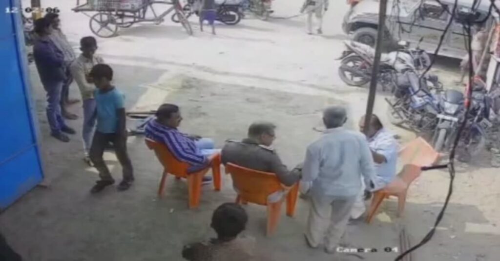 बिहार: रिश्वत लेते हुए थानाध्यक्ष का वीडियो हुआ वायरल, अधिकारी बोले- जांच के बाद होगी कार्रवाई 1 20221129 190030