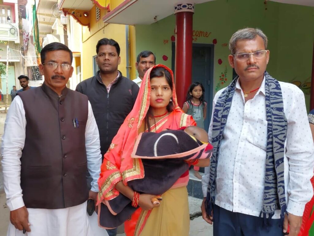 बिहार: बेटी को जन्म देना पड़ा महंगा, ससुराल की दहलीज पर दरवाजा खुलवाती रही बहू, लोगों ने पहचानने से किया इनकार 1 7a812ae3 aba7 4fb4 9a35 2eb6e54f0189 1668330952693 1