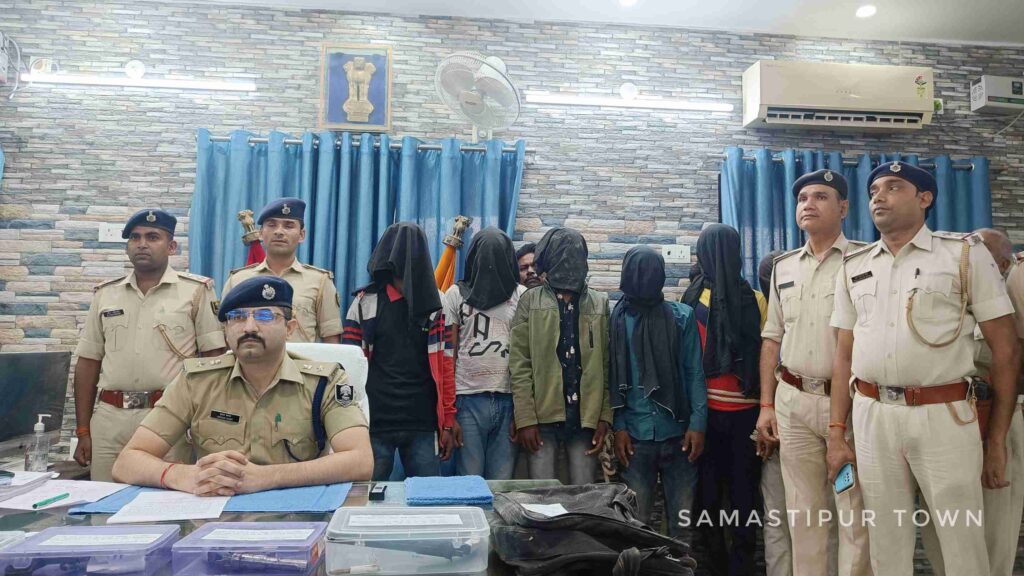 SBI बैंक डकैती समेत अन्य कई मामलों का पुलिस ने किया उद्भेदन, आधा दर्जन अपराधकर्मी हथियार समेत पुलिस के हत्थे चढ़े 1 IMG20221112152719 01