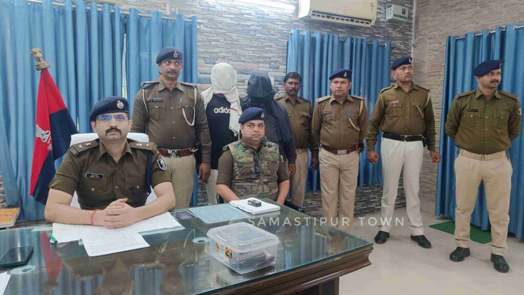 दोस्तों ने ही मोहनपुर में मैरिज हॉल संचालक कि हत्या की थी, छोटे सरकार समेत दो को पुलिस ने किया गिरफ्तार 1 IMG20221126145913 01