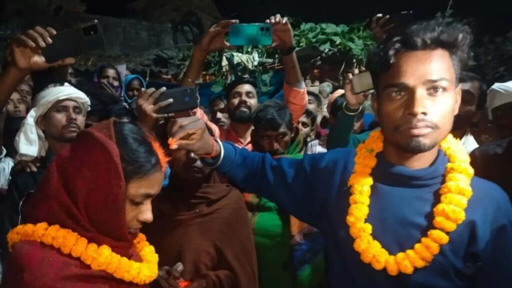 बिहार: लड़की को 2 महीने में दूसरी बार प्यार, 60 दिन पहले लव-मैरिज, पहले के साथ पकड़ाई तो पति ने करा दी शादी 1 Picsart 22 11 22 18 46 15 612
