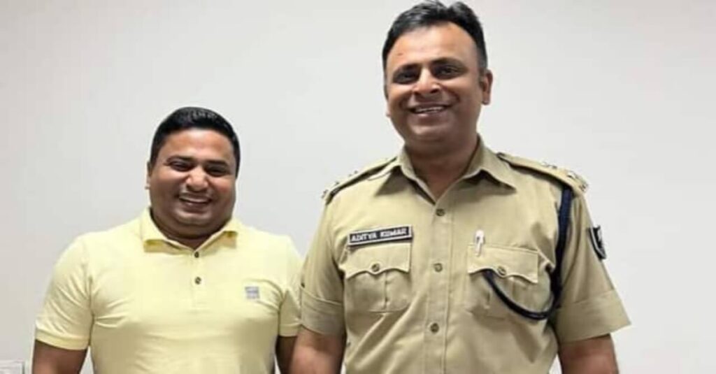 बेउर जेल में भी ठगी कर रहा है अभिषेक अग्रवाल, जेल के अंदर स्मार्टफोन यूज कर रहा है DGP को धमकाने वाला ठग 1 20221208 082356