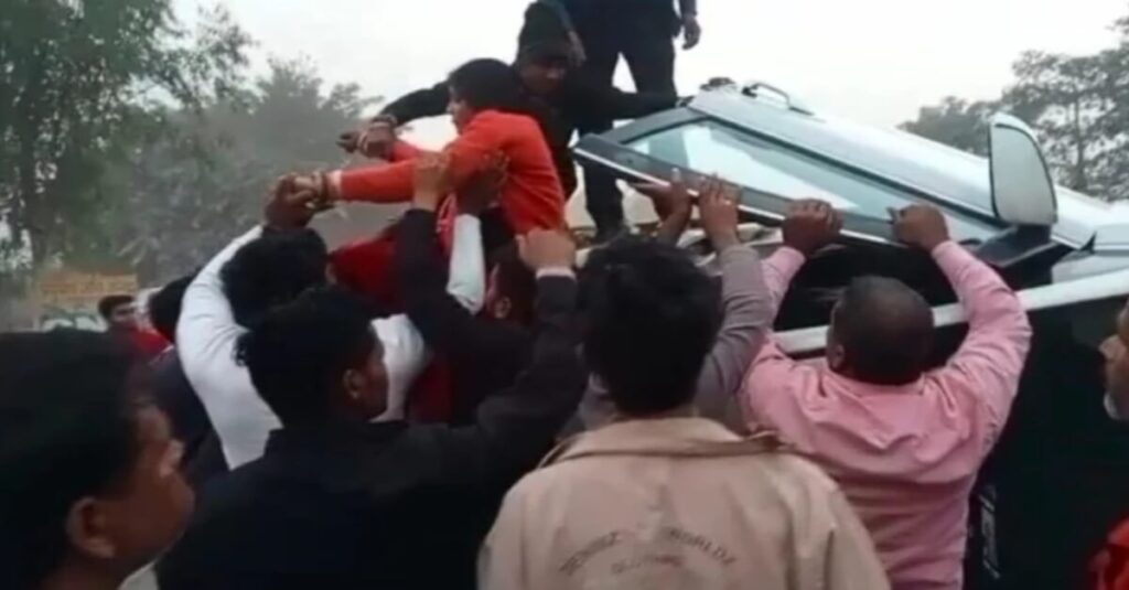 बिहार: MLC की गाड़ी पलटी, 3 गाड़ियां आपस में टकराईं, बाल-बाल बचीं सीतामढ़ी MLC रेखा कुमारी 1 20221219 074659