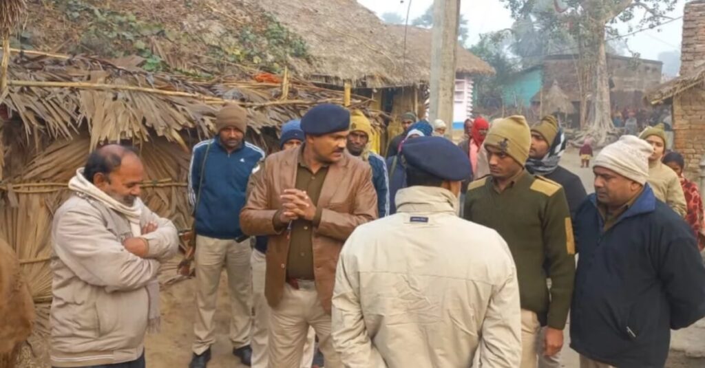 बिहार: तीन बच्चों की मां से प्रेम करना पड़ा महंगा, पति और ग्रामीणों ने पीट-पीटकर प्रेमी की जान ली 1 20221221 145723