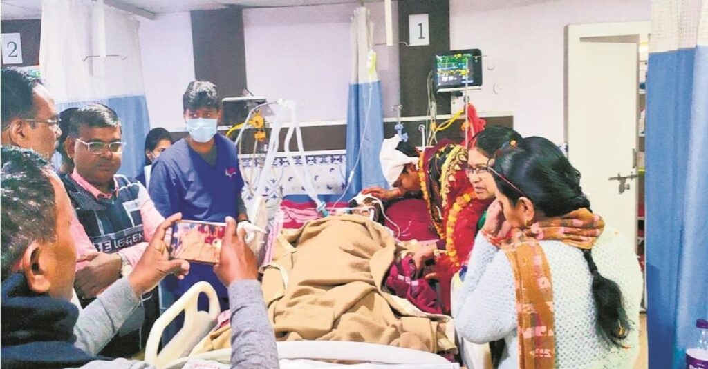 बिहार : आखिरी इच्छा पूरी करने के लिए बेटी ने ICU में रचाई शादी, दो घंटे बाद ही मां की मौत 1 20221226 101735