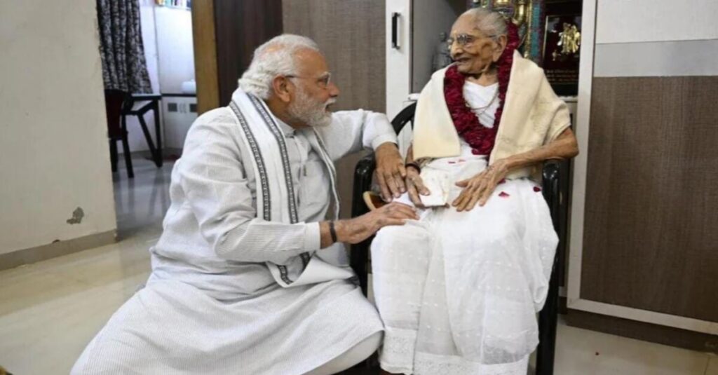 प्रधानमंत्री नरेंद्र मोदी की मां हीरा बा का 100 साल की उम्र में निधन, अहमदाबाद के अस्पताल में ली अंतिम सांस 1 20221230 063236