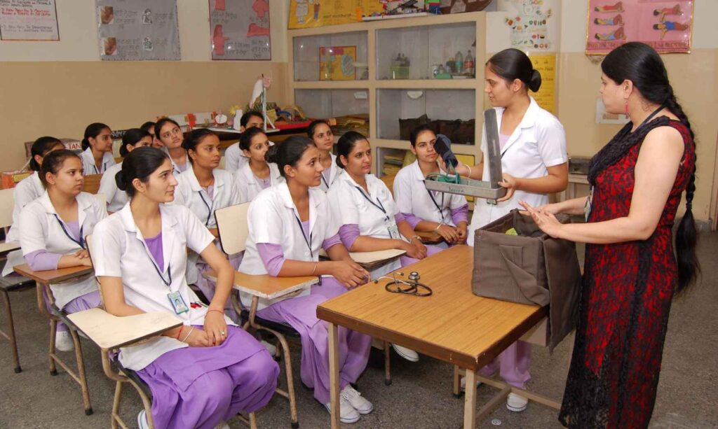 बिहार में बदल गई ANM नियुक्ति की प्रक्रिया, अब इंटरव्यू के साथ देनी होगी ये परीक्षा, जानिए डिटेल... 1 Classroom 01