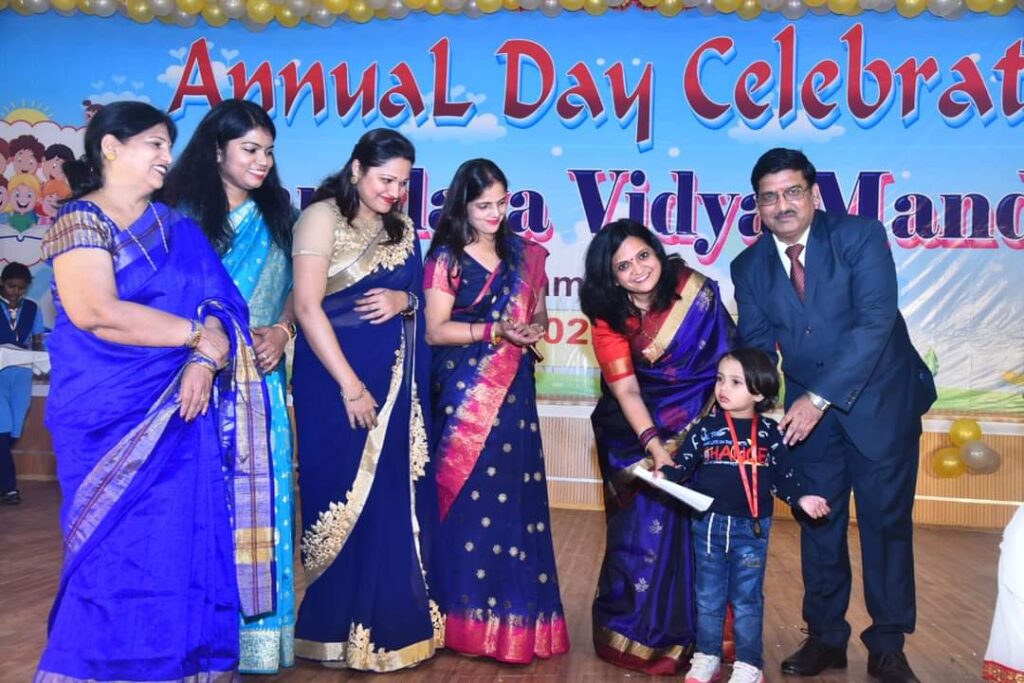 ज्ञानोदय विद्या मंदिर के वार्षिकोत्सव में बच्चों की प्रस्तुति पर झुमे लोग, समस्तीपुर मंडल रेल प्रबंधक ने किया उद्घाटन 1 FB IMG 1671501922391