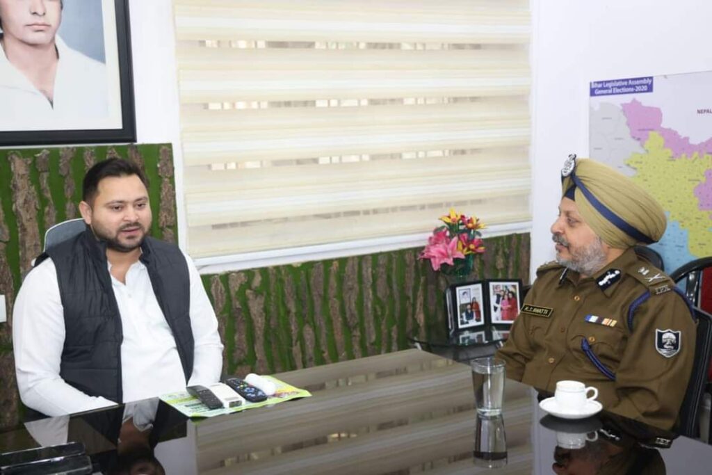 तेजस्वी यादव से मिलने पहुंचे ‘DGP ऑफ बिहार’, लॉ एंड आर्डर को लेकर डिप्टी CM से हुई मुलाकात 1 FB IMG 1671708388804