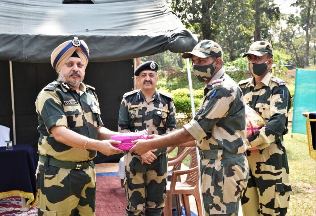 एक दिन पहले ही बिहार पहुंचे आरएस भट्टी, डीजीपी का चार्ज संभालते ही जहरीली शराब पर अपडेट लिया 1 FDWtpp2VcAQ A0G 01