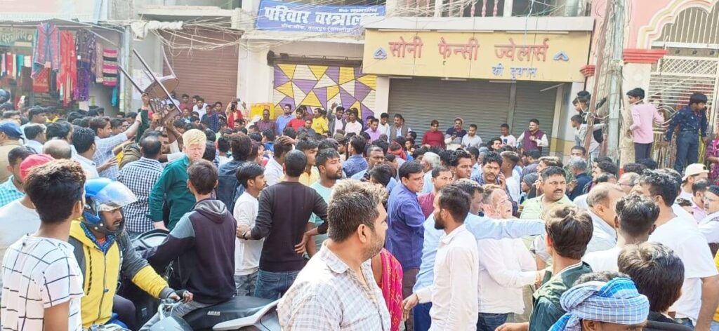 ताजपुर में स्वर्ण कारोबारी से लूट की कोशिश के दौरान हुए मॉब लीचिंग मामले में तीन अलग-अलग प्राथमिकी दर्ज 1 IMG 20221129 WA0028 01