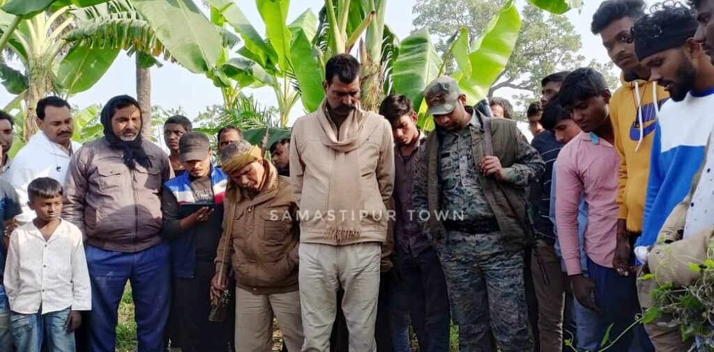 समस्तीपुर: चौर में मिला अज्ञात युवक का शव, शिनाख्त में जुटी पुलिस, शरीर के कई हिस्सों पर किए गए थे वार 1 IMG 20221222 WA0055 01