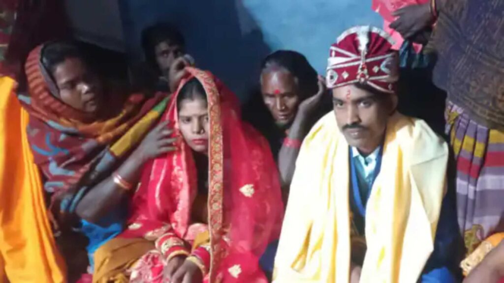 इश्क में बेकरारी: बिहार के छपरा में शादी से पहले ही मंगेतर फरार, FIR के बाद मंदिर में लिए 7 फेरे 1 Picsart 22 12 04 23 11 59 647