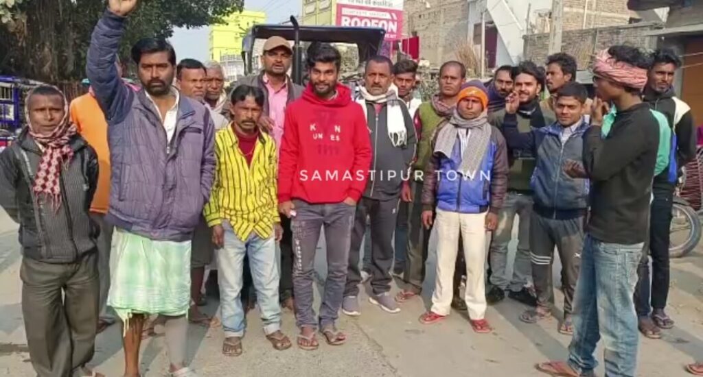 समस्तीपुर में साइबर घोटाले के आरोपी को गिरफ्तार करने आए दिल्ली पुलिस का लोगों ने किया विरोध, वापस हुई पुलिस 1 Screenshot 2022 12 15 12 15 14 09 92460851df6f172a4592fca41cc2d2e6 01
