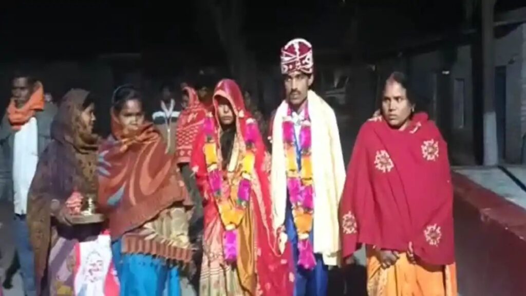 बिहार: सगाई के बाद शादी में हो रही थी देर तो मंगेतर को लेकर भागा युवक, पुलिस ने पकड़ कर करा दी शादी 1 n4484761461670149488894aff35364e189f74b6d78f6c0ece631ad61f17d8d9ca15556a1e0c2f9c8c60cd3