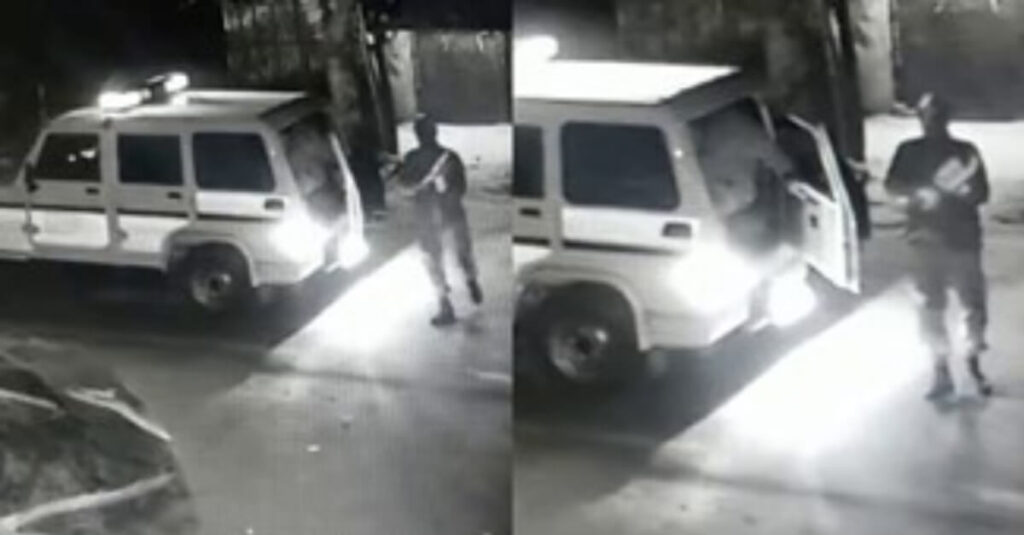 बिहार: रात के अंधेरे में पुलिसवालों ने कर दी ऐसी 'हरकत', CCTV कैमरे का नहीं रहा ध्यान, Video वायरल 1 20230104 101846