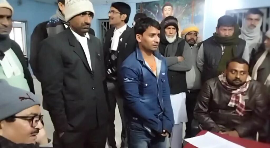 समस्तीपुर कोर्ट कैम्पस में अधिवक्ता पर जानलेवा हमला, वकीलों ने आरोपी को पकड़ा 1 20230105211412
