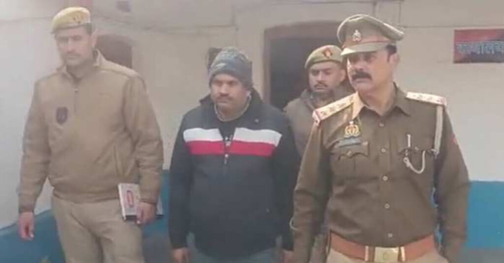 चलती ट्रेन के AC कोच में महिला से गैंगरेप, केबिन लॉक कर TTE ने की वारदात, 2 साल के बच्चे के साथ जा रही थी महिला 1 20230122 183312