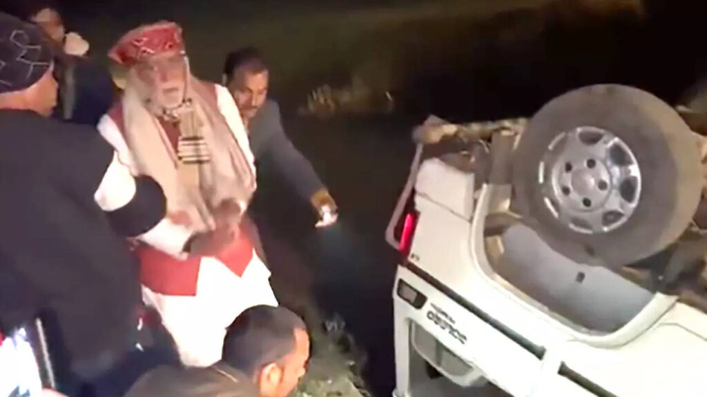 बिहार में केंद्रीय राज्य मंत्री अश्विनी चौबे के काफिले की जीप पलटी; बड़ा हादसा टला; 5 पुलिसकर्मी घायल 1 97012176