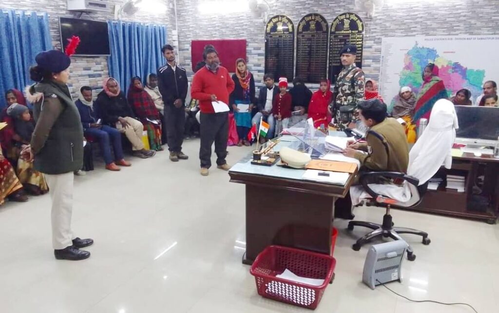 जनता दरबार लगाकर SP विनय तिवारी ने सुनी फरियाद, निपटाए गए कई मामले 1 FB IMG 1674237242578 01