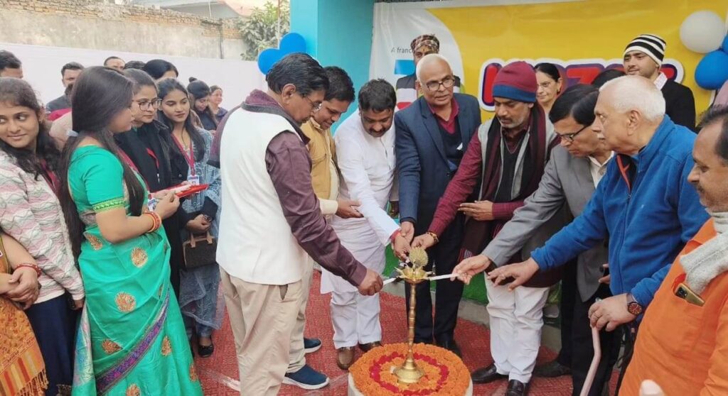 समस्तीपुर में किडजी प्री स्कूल के द्वितीय शाखा का हुआ उद्घाटन, MLC ने दीप प्रज्वलित कर किया शुभारंभ 1 IMG 20230125 WA0035 01