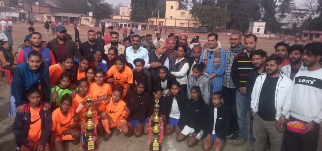 महिला फुटबॉल मैच में कंचन के गोल की बदौलत बेगूसराय ने शून्य के मुकाबले एक गोल से मुंगेर को हरा कप पर जमाया कब्जा 1 IMG 20230129 WA0106