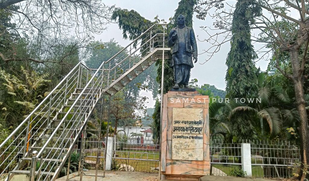 24 जनवरी को मनाई जाएगी जननायक कर्पूरी ठाकुर की जयंती, आदमकद प्रतिमा के पास लगाई जा रही है सीढ़ी 1 IMG20230108093801 01