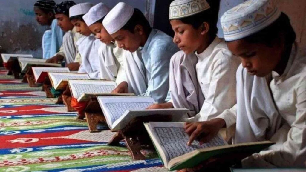 बिहार के 2459 मदरसों की होगी जांच, पटना हाईकोर्ट का आदेश; अनुदान राशि पर लगी रोक 1 Picsart 23 01 25 19 28 14 456