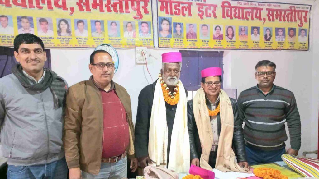 शिक्षक के सेवानिवृत्ति पर विदाई सह सम्मान समारोह आयोजित 1 Picsart 23 01 31 17 41 30 449
